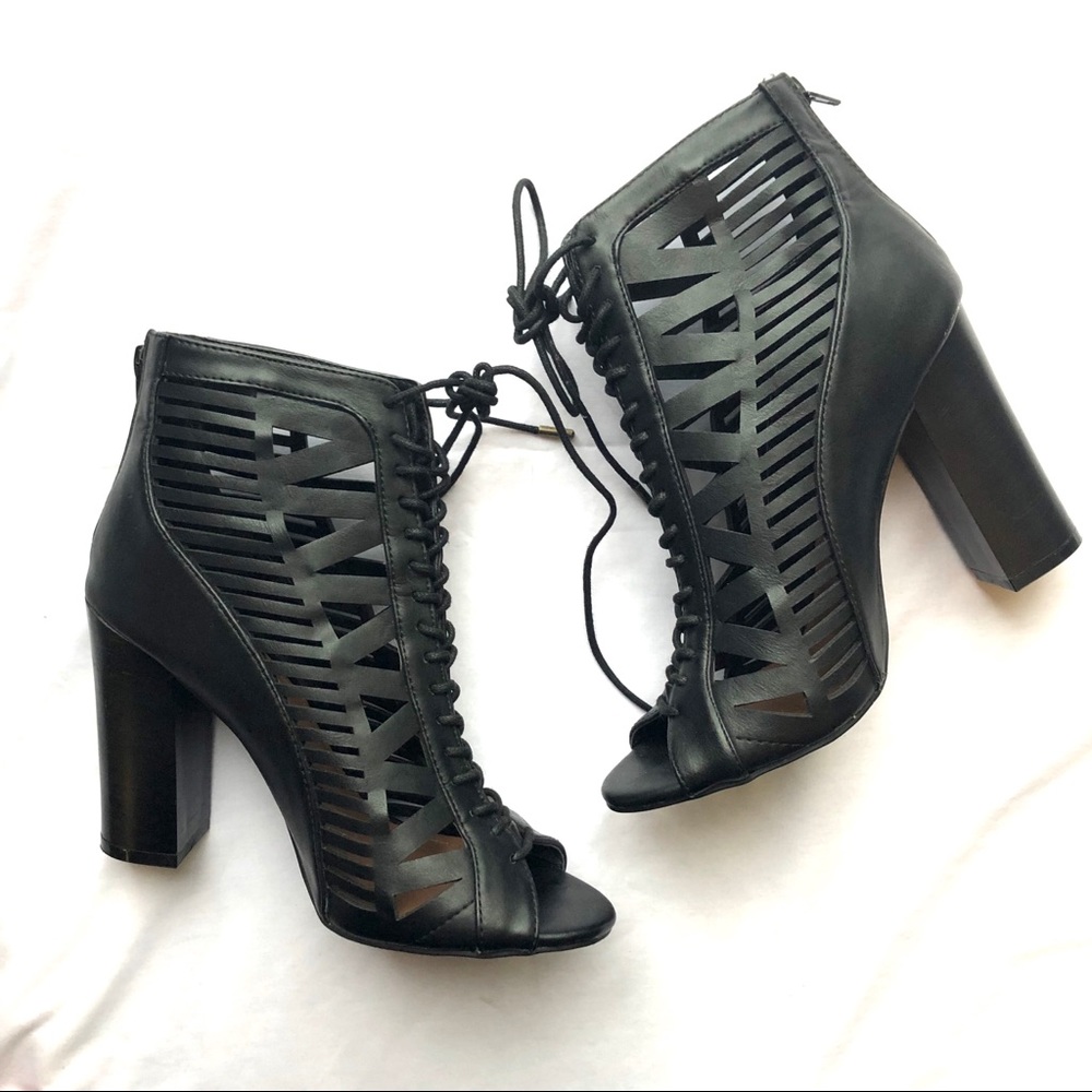 Open toe lace up shoe
